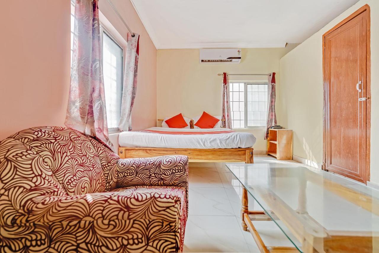 Oyo Flagship 9009 Tc Guest House บูบันเนสชวาร์ ภายนอก รูปภาพ