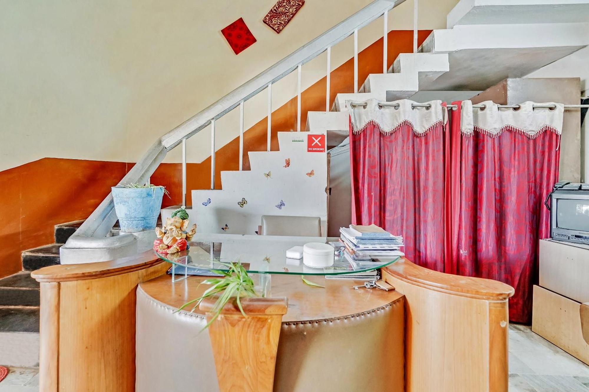 Oyo Flagship 9009 Tc Guest House บูบันเนสชวาร์ ภายนอก รูปภาพ