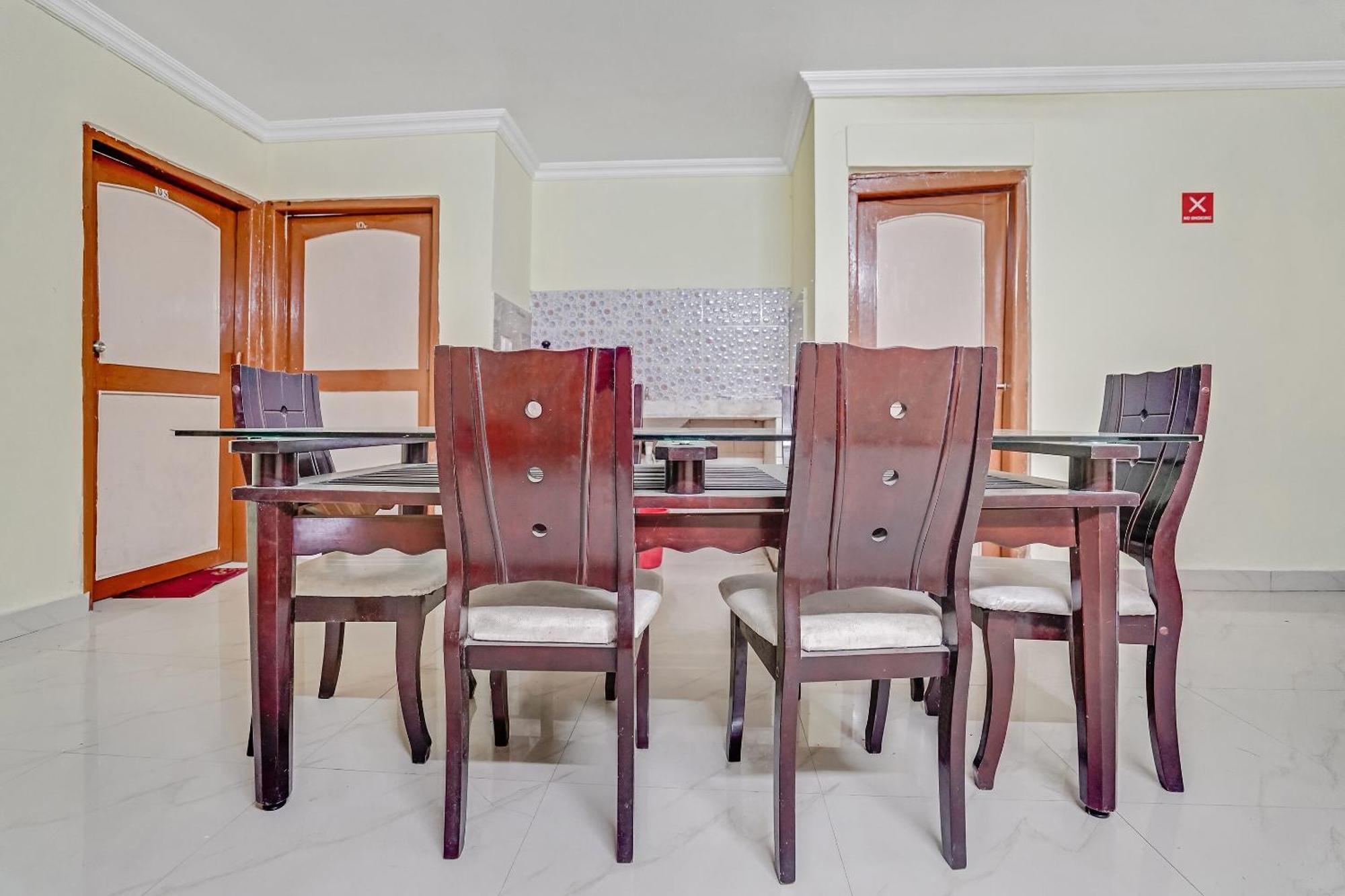 Oyo Flagship 9009 Tc Guest House บูบันเนสชวาร์ ภายนอก รูปภาพ