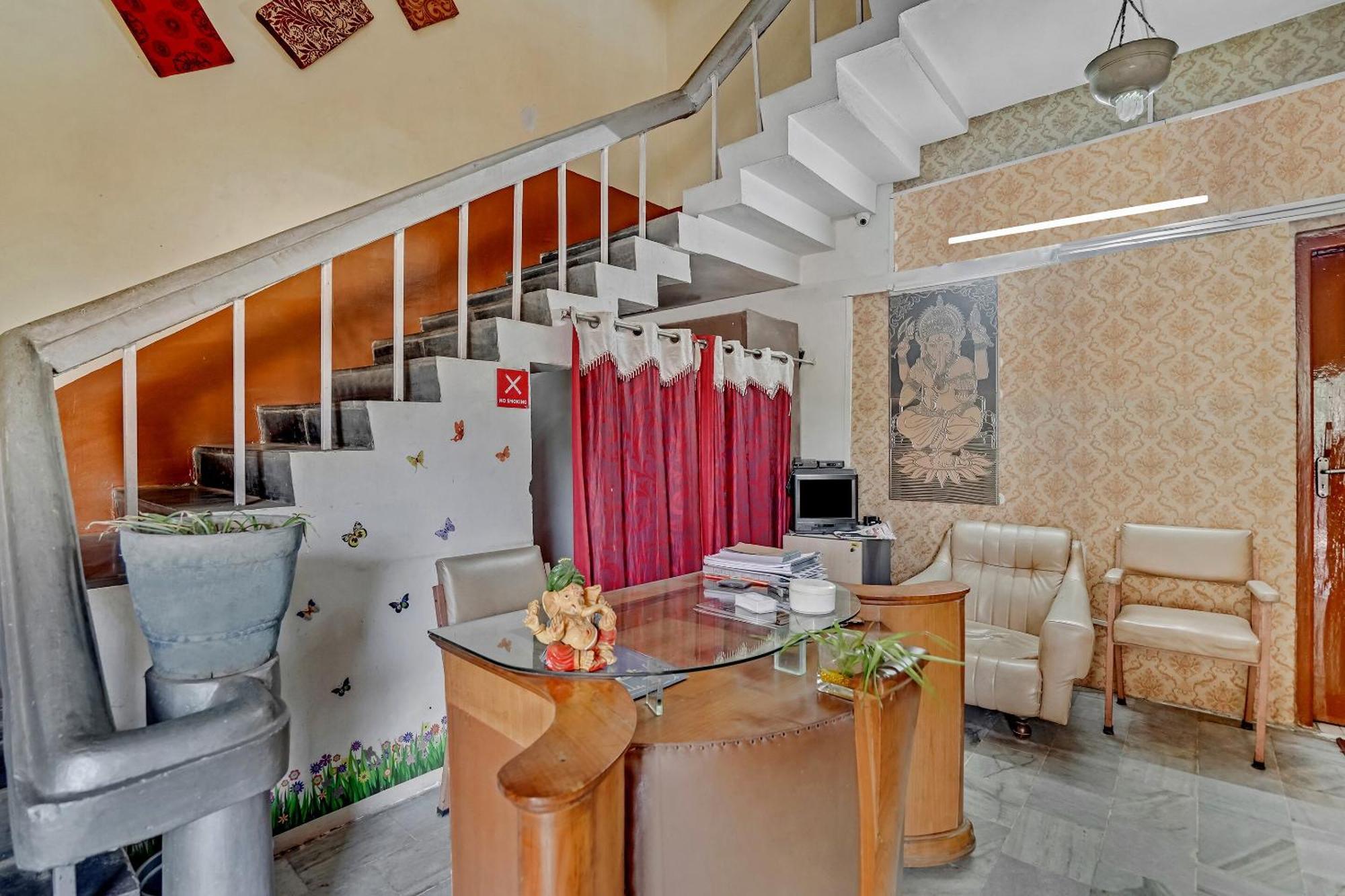 Oyo Flagship 9009 Tc Guest House บูบันเนสชวาร์ ภายนอก รูปภาพ
