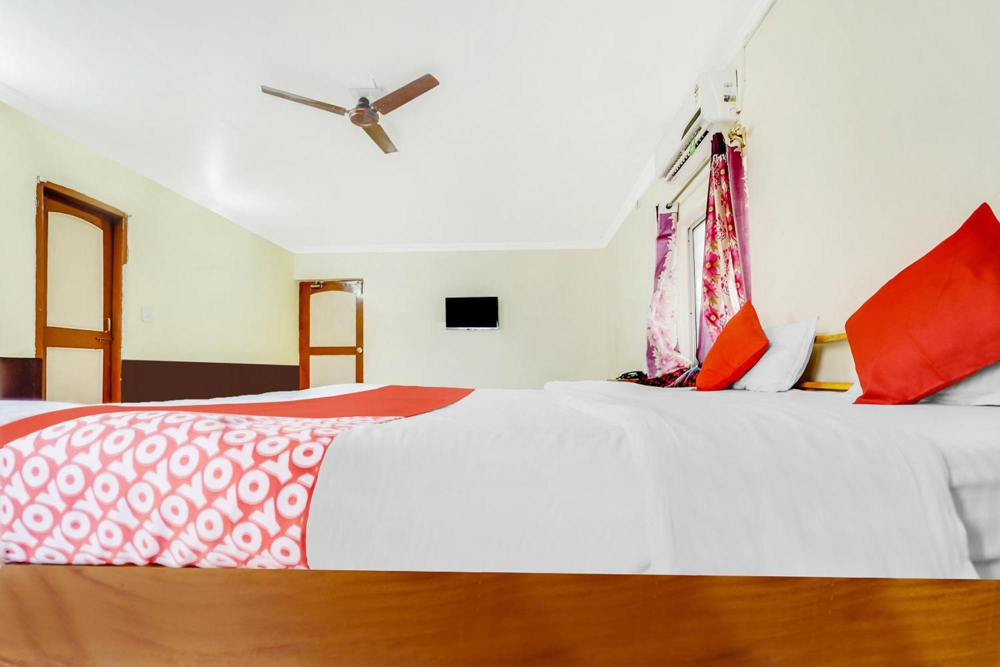 Oyo Flagship 9009 Tc Guest House บูบันเนสชวาร์ ภายนอก รูปภาพ