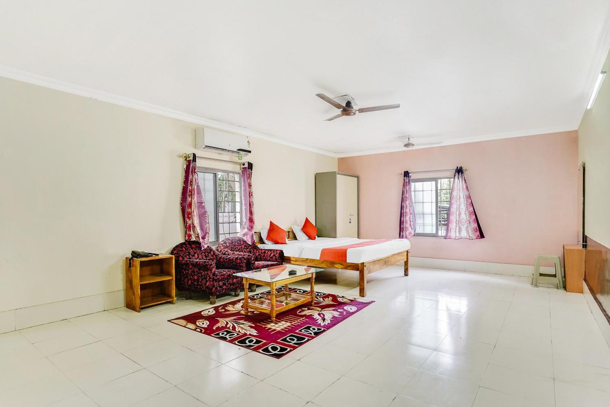 Oyo Flagship 9009 Tc Guest House บูบันเนสชวาร์ ภายนอก รูปภาพ