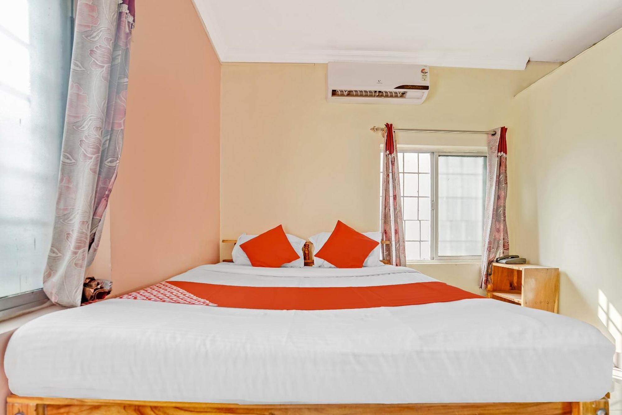 Oyo Flagship 9009 Tc Guest House บูบันเนสชวาร์ ภายนอก รูปภาพ
