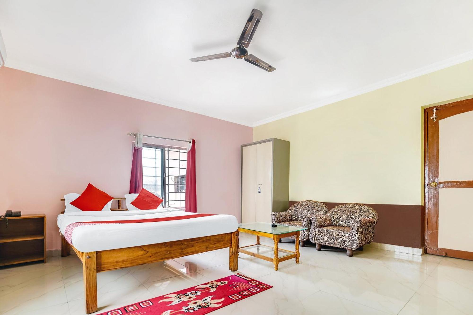 Oyo Flagship 9009 Tc Guest House บูบันเนสชวาร์ ภายนอก รูปภาพ