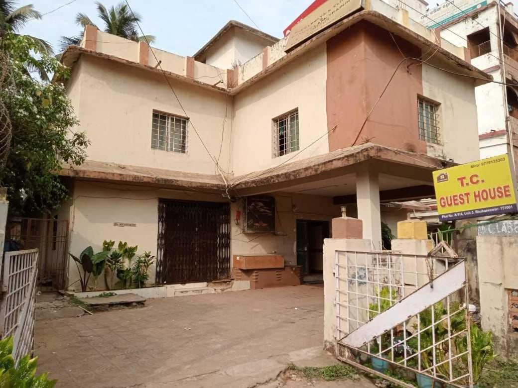 Oyo Flagship 9009 Tc Guest House บูบันเนสชวาร์ ภายนอก รูปภาพ