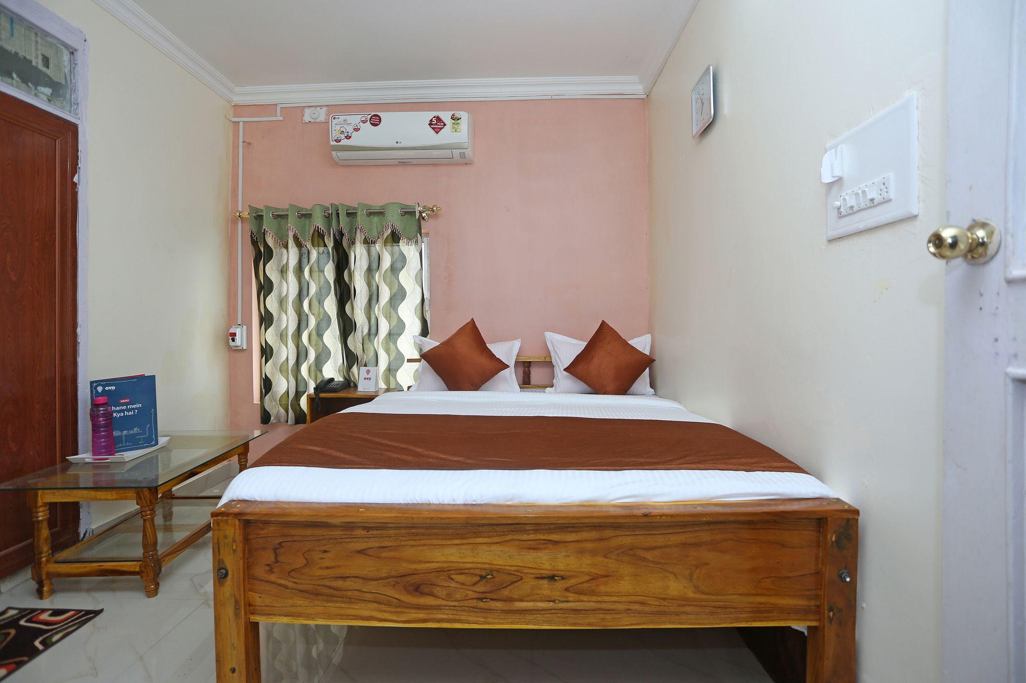 Oyo Flagship 9009 Tc Guest House บูบันเนสชวาร์ ภายนอก รูปภาพ