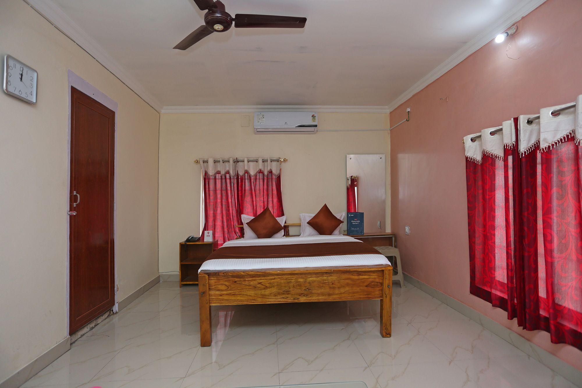 Oyo Flagship 9009 Tc Guest House บูบันเนสชวาร์ ภายนอก รูปภาพ